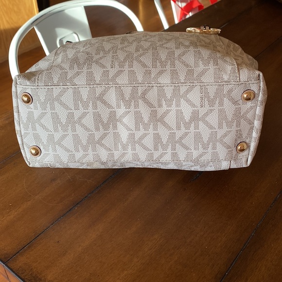 Michael Kors Purse - Picture 7 of 8